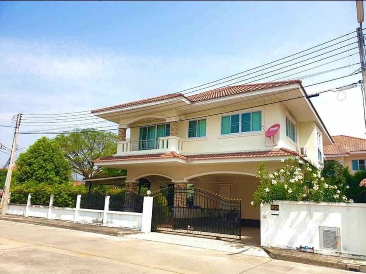 2 storey house in Siwalai 4 project