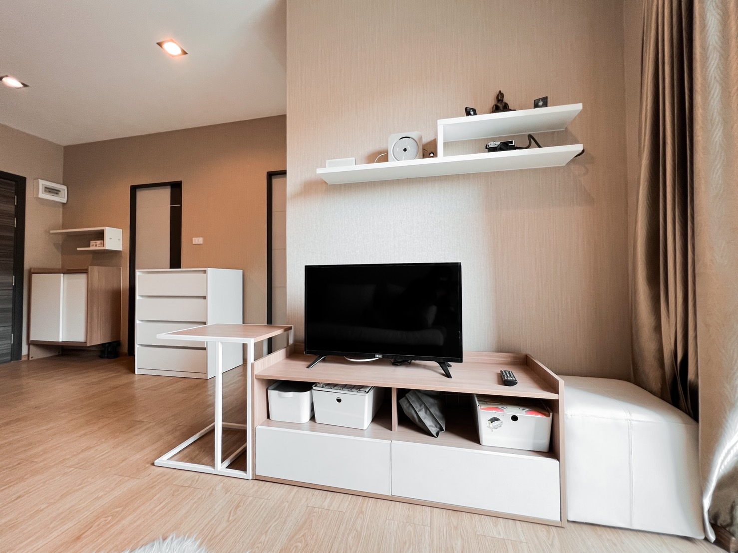 One Plus Nineteen 4 Condominium