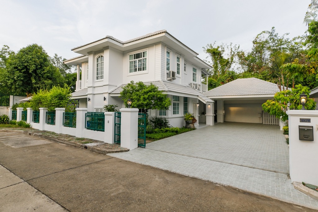 Luxury Pool Villa  – Fah Luang Village, Chiang Mai
